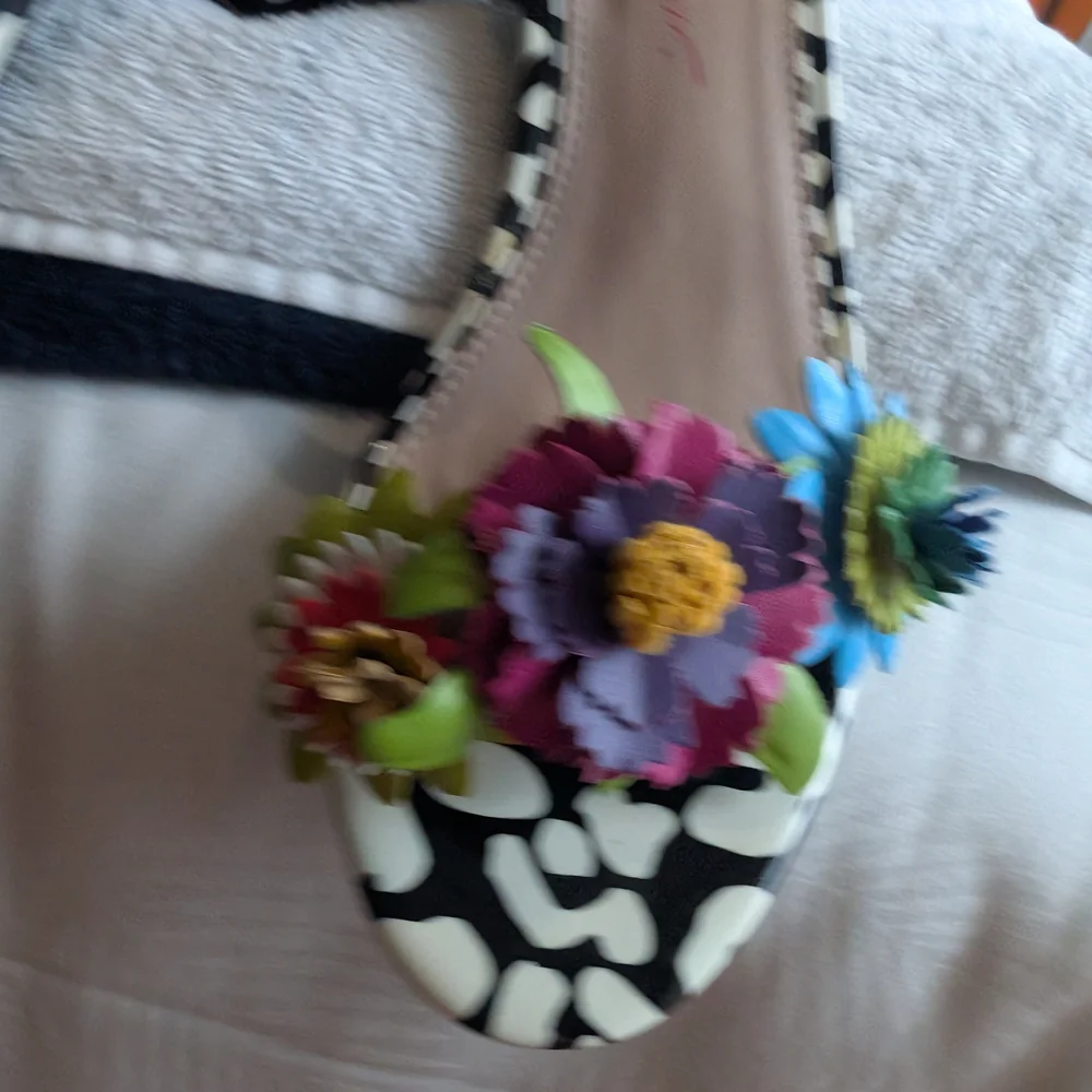 Betsey Johnson Black and White Floral Heels - Picture 8 of 16